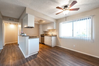 Cherry Cove in Ontario, CA - Foto de edificio - Interior Photo