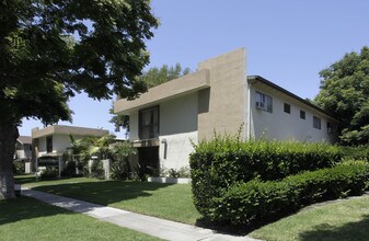 2259-2263 W Vancouver Dr in Anaheim, CA - Foto de edificio - Building Photo