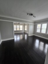 2724 W 35th Pl, Unit 2W in Chicago, IL - Building Photo - Building Photo