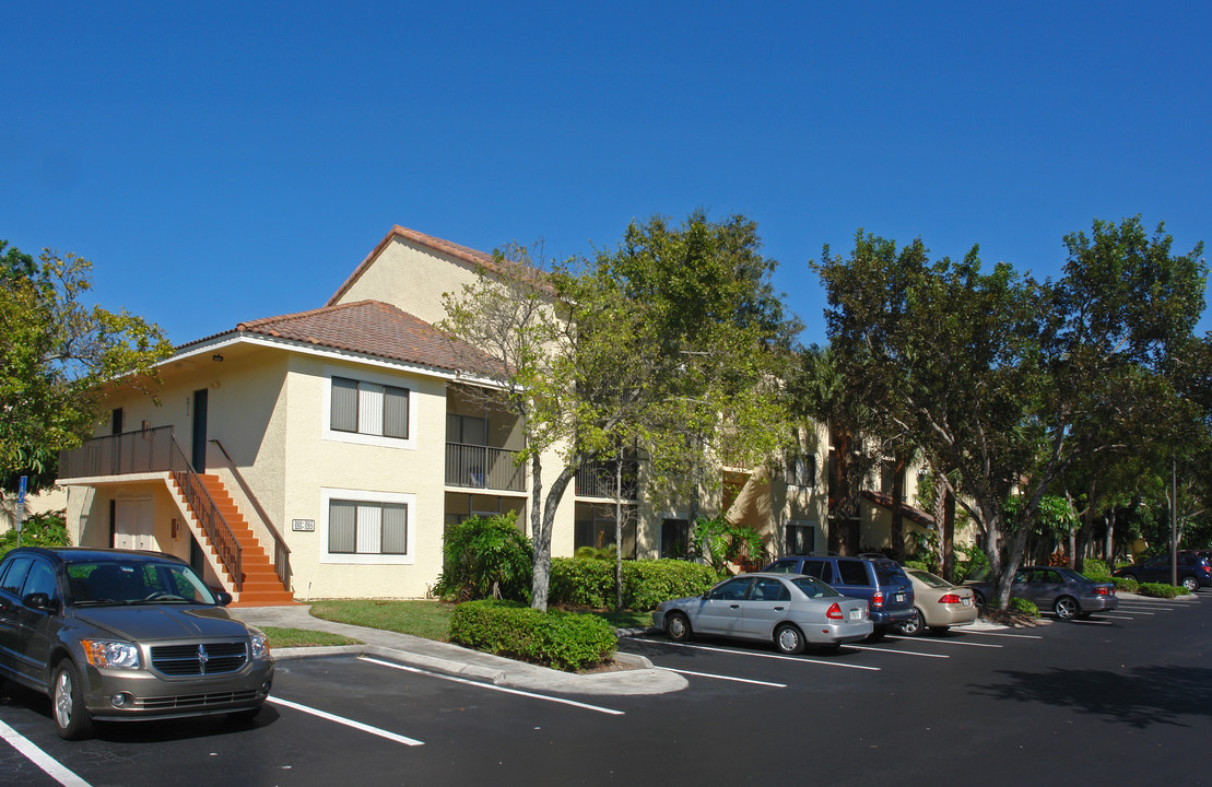 The Colonnades At Plantation in Plantation, FL - Building Photo