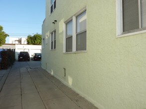 1365 Keniston Ave in Los Angeles, CA - Foto de edificio - Building Photo