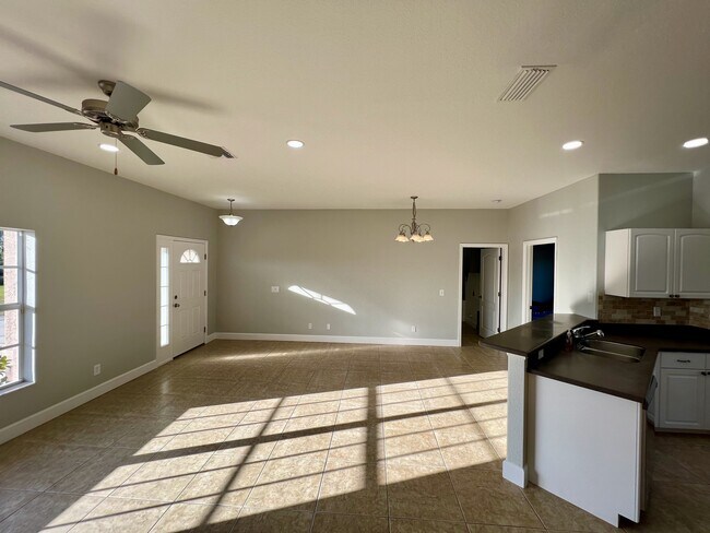 8 Forest Dr in Rotonda West, FL - Building Photo - Building Photo