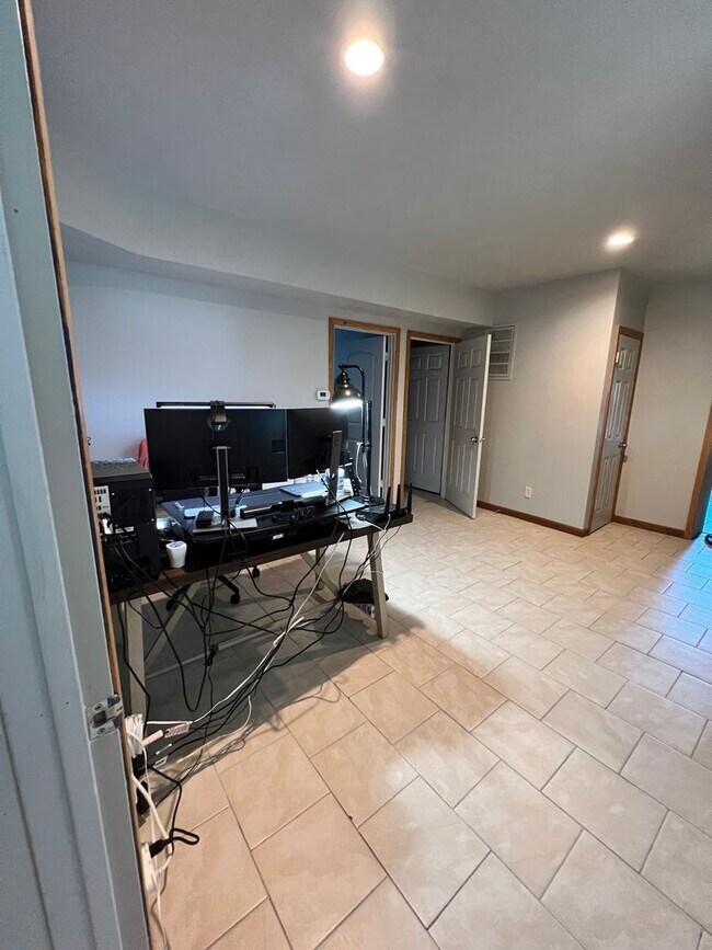 property at 709 S 4th St