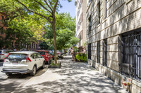 27 W 71st St in New York, NY - Building Photo - Building Photo