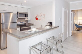 2889 McFarlane Rd in Miami, FL - Building Photo - Building Photo