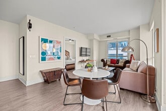 277 Front St W, Unit SI ID1376721P in Toronto, ON - Building Photo - Building Photo