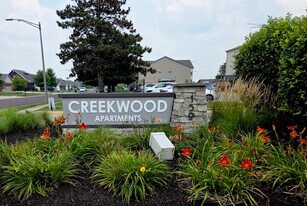 Creekwood Apartments in Morton, IL - Building Photo