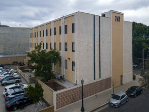 Oak Knoll Condominiums in Pasadena, CA - Building Photo - Building Photo