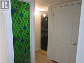 72 Navaho Dr in Toronto, ON - Building Photo - Building Photo