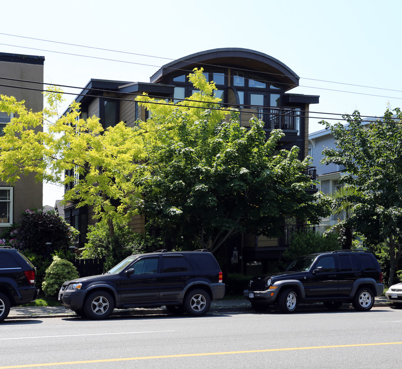 2436 W 4th Ave in Vancouver, BC - Building Photo