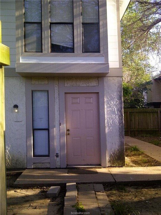 1524 Hawk Tree Dr-Unit -A in College Station, TX - Building Photo