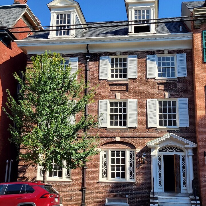 129 E Orange St in Lancaster, PA - Building Photo
