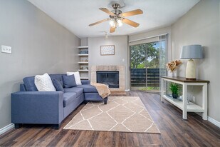 Stratton Park Apartments in San Antonio, TX - Building Photo