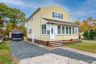 93 Player Ave in Edison, NJ - Building Photo