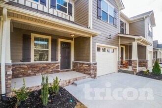 1093 Neeleys Bend E in Spring Hill, TN - Building Photo - Building Photo