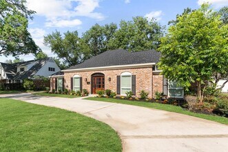 322 N Wilcrest Dr in Houston, TX - Building Photo - Building Photo