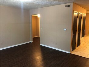 605 N Betty Jo Dr, Unit 2 in Fayetteville, AR - Building Photo - Building Photo