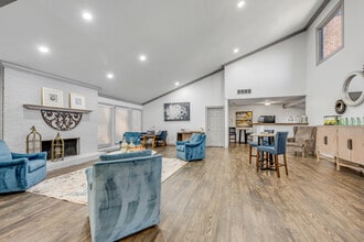 Montfort Crossing in Dallas, TX - Foto de edificio - Interior Photo