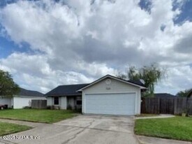 7809 Allspice Cir E in Jacksonville, FL - Building Photo