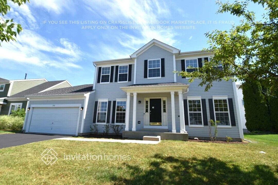 290 S Annandale Dr in Lake In The Hills, IL - Building Photo