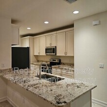 7963 Bristol Cir in Naples, FL - Building Photo - Building Photo