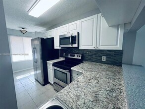 1069 Coral Club Dr in Coral Springs, FL - Foto de edificio - Building Photo