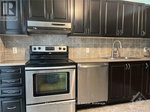 123 Garrity Crescent in Ottawa, ON - Building Photo - Building Photo