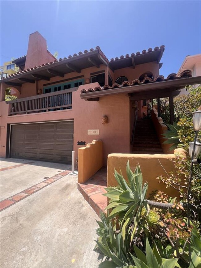 property at 3120 Goldfinch St