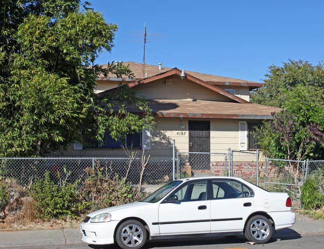 4197 Cuny Ave in Sacramento, CA - Foto de edificio - Building Photo