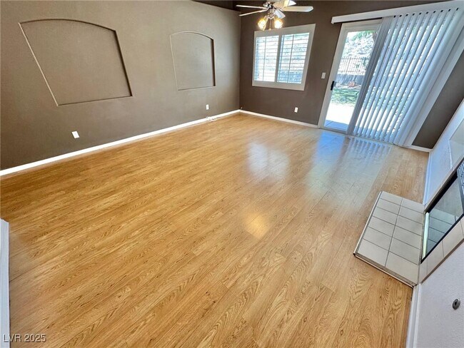 1396 Dragon Rock Dr in Henderson, NV - Building Photo - Building Photo