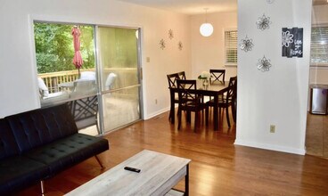 324 Carlton Dr in Chapel Hill, NC - Building Photo - Building Photo