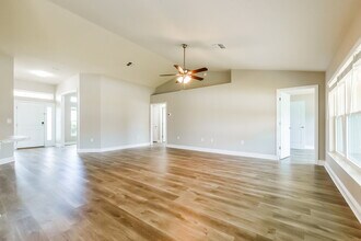 507 W Leah Ct in Fruitland Park, FL - Building Photo - Building Photo