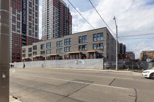 900 Lansdowne Av in Toronto, ON - Building Photo