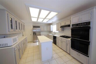 14814 Forest Trails Dr in Houston, TX - Building Photo - Building Photo