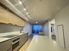 10448-10448 University Dr in Surrey, BC - Building Photo - Building Photo