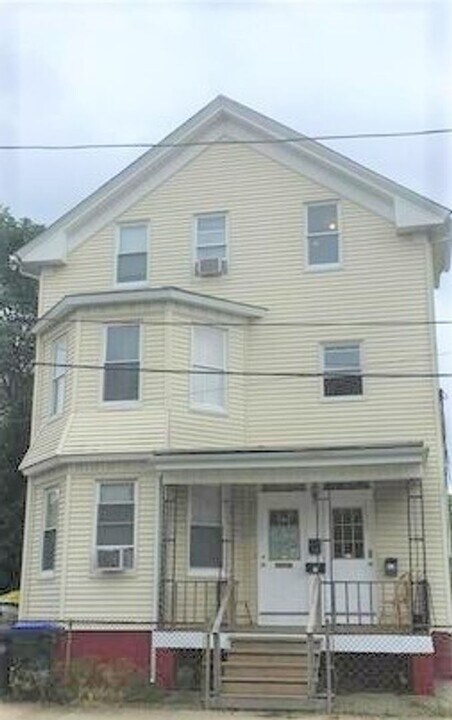 2 Bernon St in Providence, RI - Building Photo