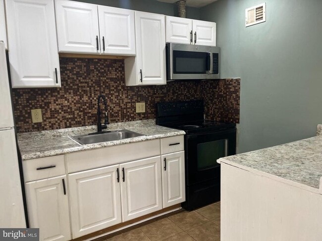 13413 Kerrydale Rd in Woodbridge, VA - Building Photo - Building Photo