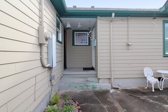 1215 NE 70th Ave in Portland, OR - Building Photo - Building Photo
