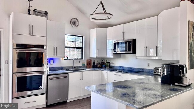 7011 Fox Chase Rd in New Market, MD - Building Photo - Building Photo