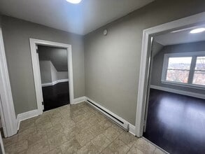 1749 Crafton Blvd, Unit 2 in Pittsburgh, PA - Building Photo - Building Photo