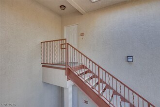 1008 Domnus Ln in Las Vegas, NV - Building Photo - Building Photo