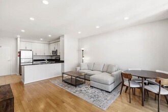 437 New York Ave NW in Washington, DC - Building Photo - Building Photo