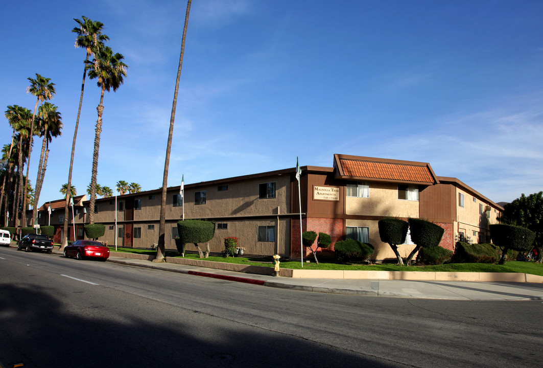 Magnolia Tree Apartments in Corona, CA - Foto de edificio