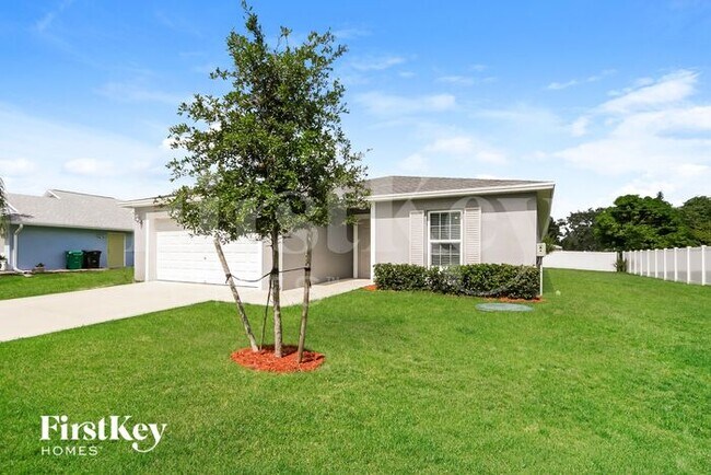 1742 SW Cremona St in Port St. Lucie, FL - Building Photo - Building Photo