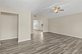 5026 Fitzwater Dr in Spring, TX - Building Photo - Building Photo