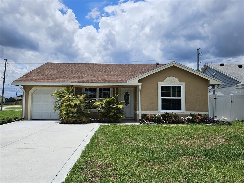 1202 Regal Ridge Dr in Orlando, FL - Building Photo