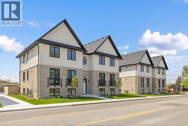 1401 Lesperance Rd in Tecumseh, ON - Building Photo - Building Photo