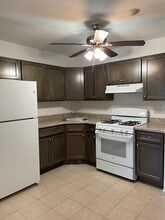 Monroe Gardens in Lindenhurst, NY - Building Photo - Building Photo