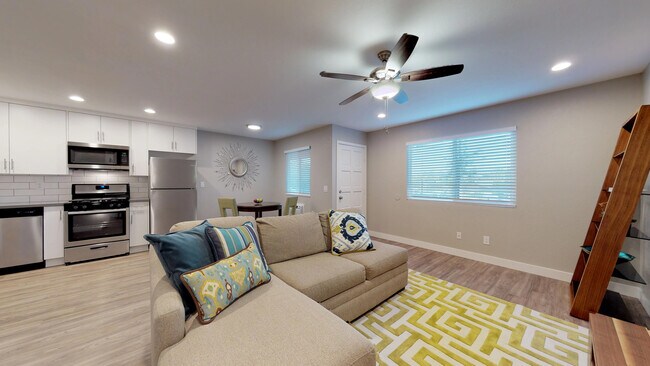 303 W Clemmens Ln in Fallbrook, CA - Building Photo - Building Photo