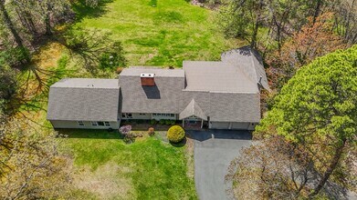 23 Vine Hill Rd in Farmington, CT - Building Photo - Building Photo